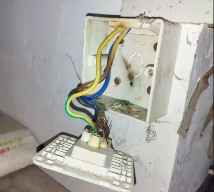 老房水电老化跳闸?如何才能合规改造且不伤害房屋主体